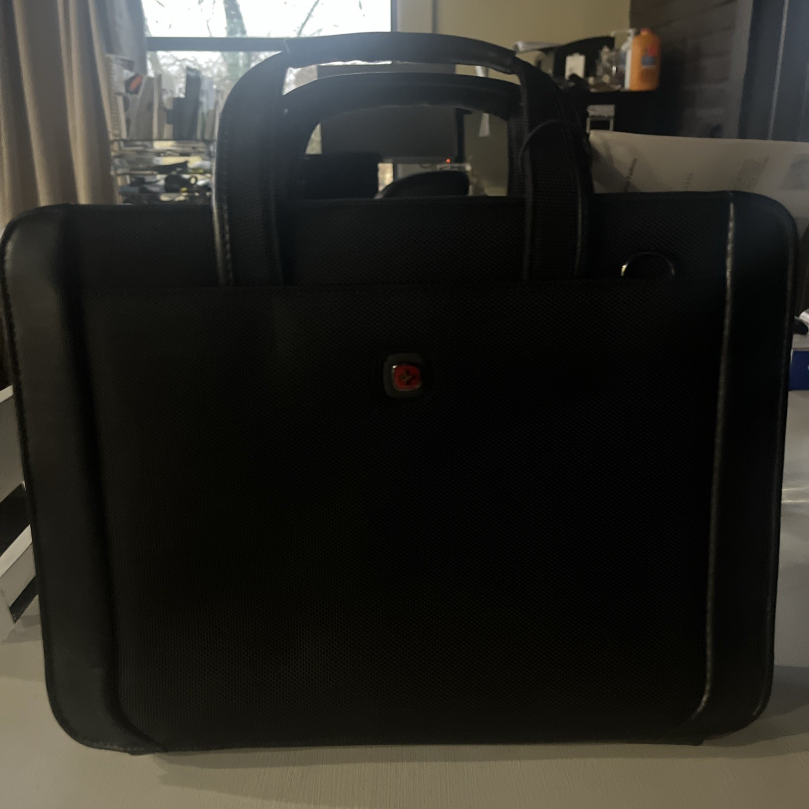 Wenger Luggage Proxy Zippered Laptop Presentation Padfolio, Black, 14-inch Nwt