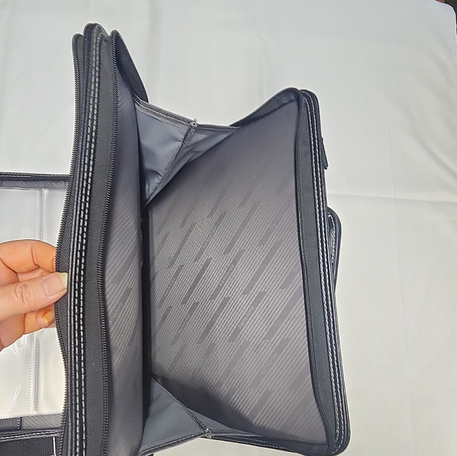 Samsonite Black Zip Portfolio Organizer w/ Strap, Handle, Calculator & Slots