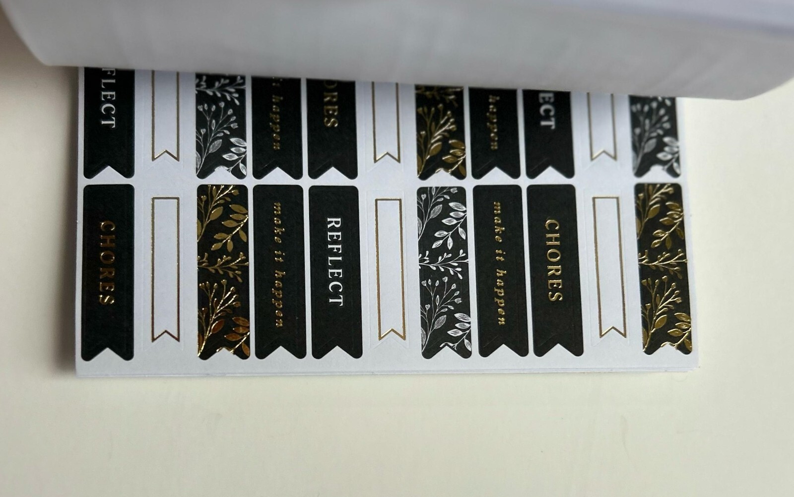 Agenda 52- Black & Gold Sticker Book, 30 Sheets- 1208 PCS