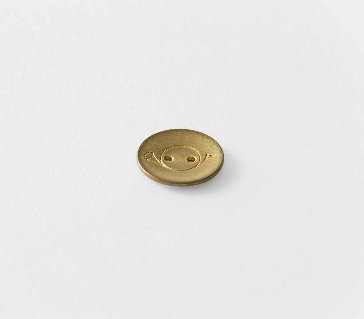 TRAVELER’S Factory Charms Gekkoso gold buttons (LARGE & SMALL)travelers notebook