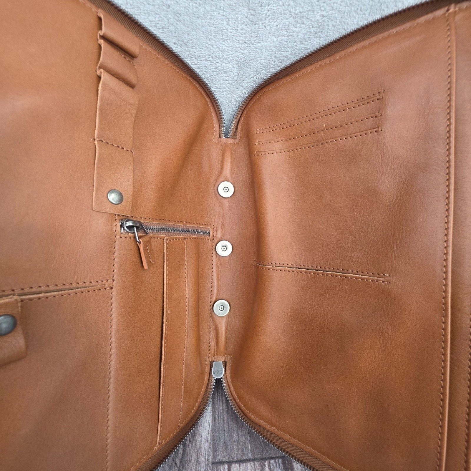 This is Ground TIG Mod Tablet 4 Leather Organizer Zip Around Toffee No Inserts