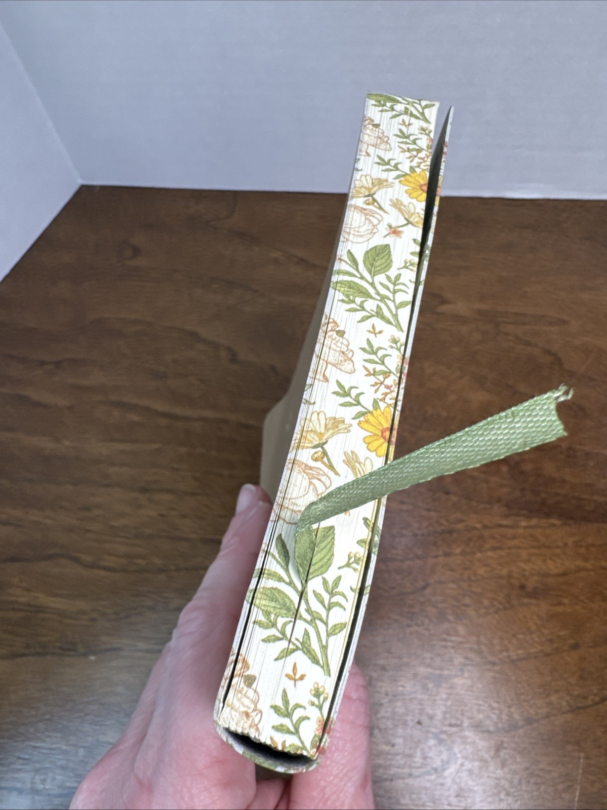 U Style “Thoughts Of Sorts” Floral Edge-Printed Journal, 120 Sheets, 5.75 x 8 in