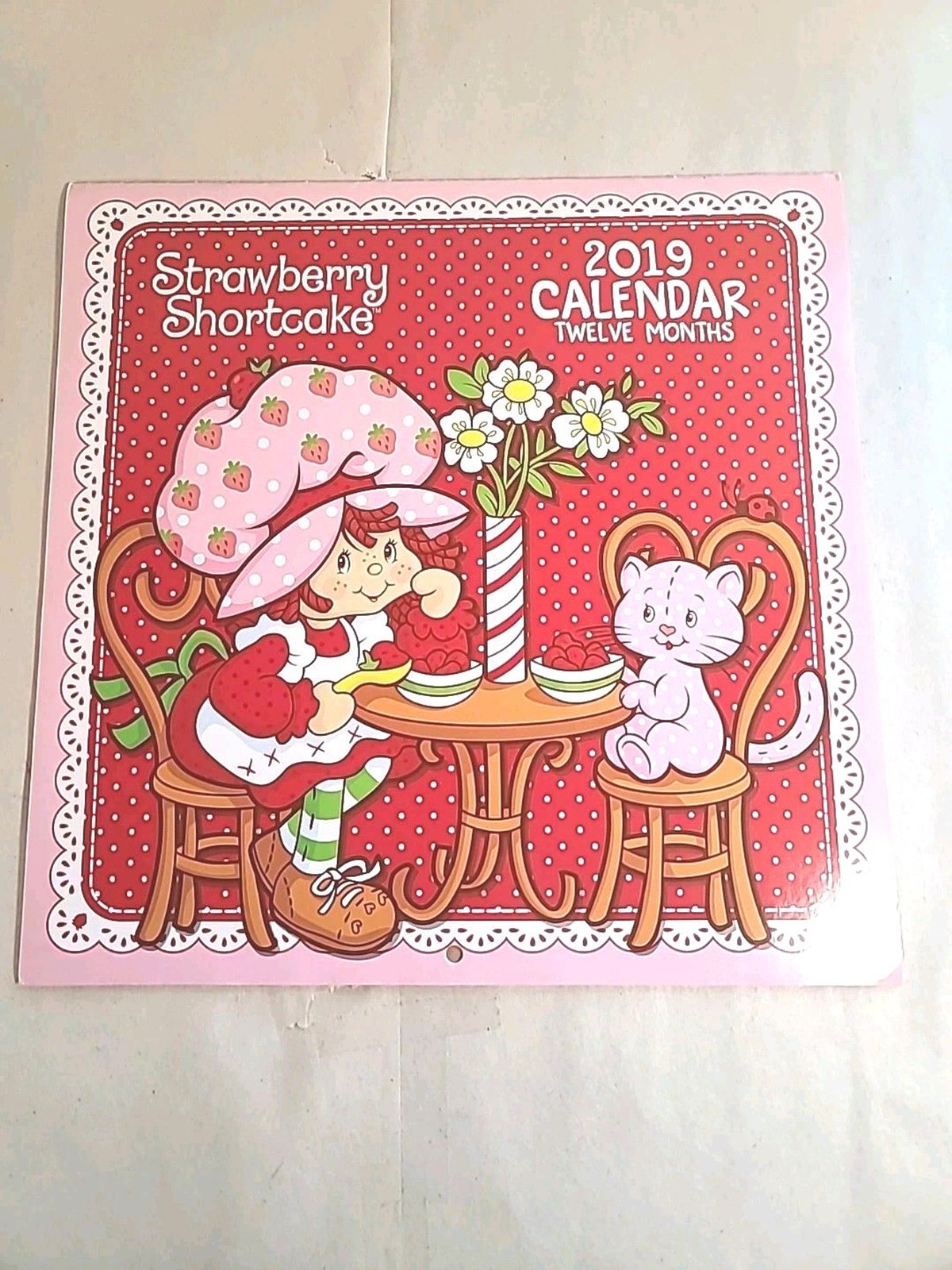 2019 Strawberry Shortcake 12 Month Wall Calendar ( Open) NOS