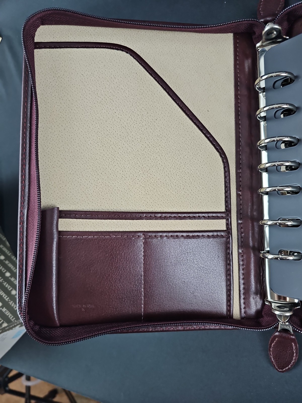 Day-Timer Armrohide 7 Ring Burgandy Binder All Around Zipper 8 X 10.5 – 1994 NEW