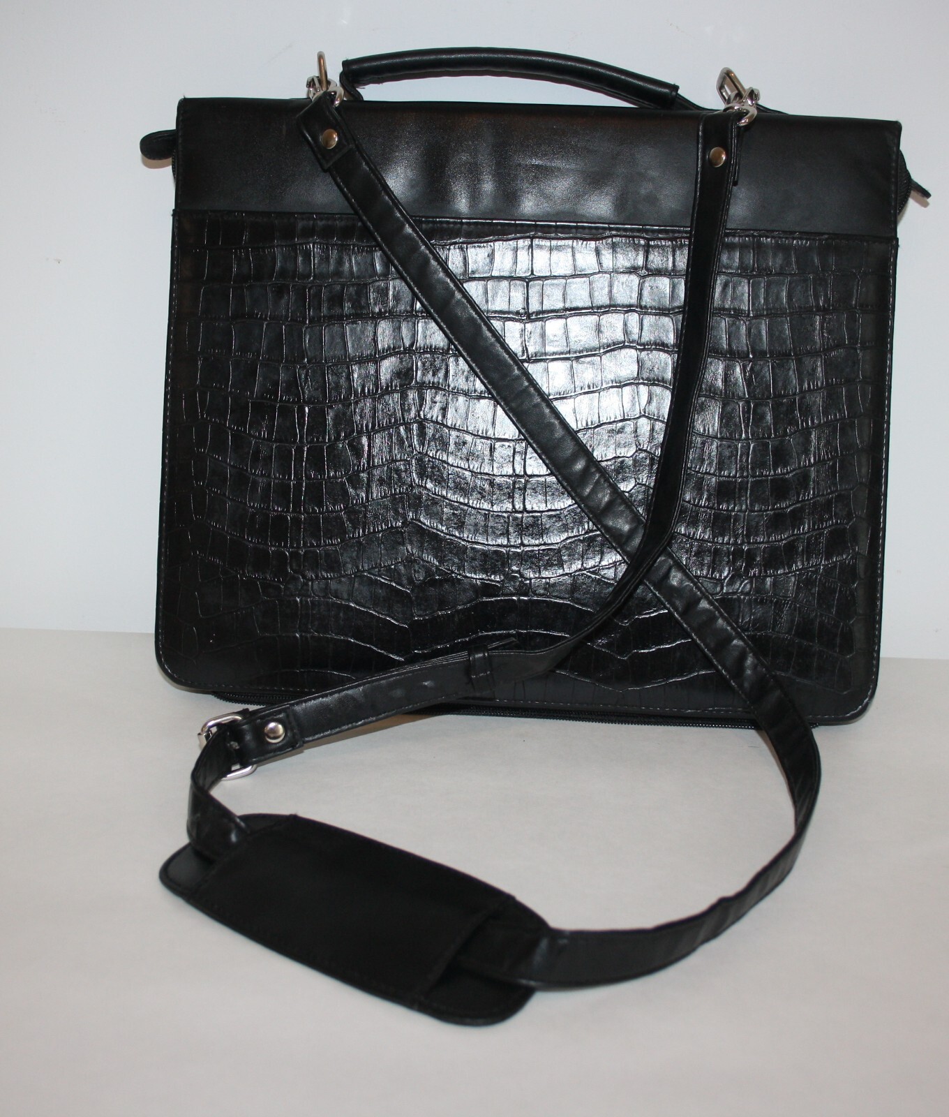 Buxton Leather Zip Around Cal-Q Folio Croc Cover #58-785 Folio Crossbody