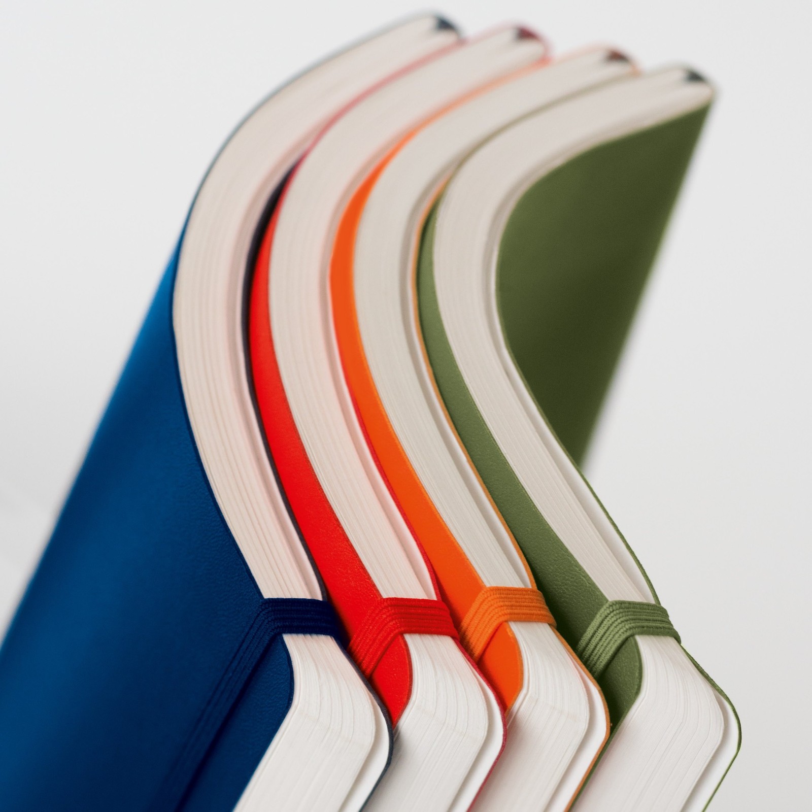 Liniert Port Red B6 Softcover Notebook with 123 Pages and Elastic Closure