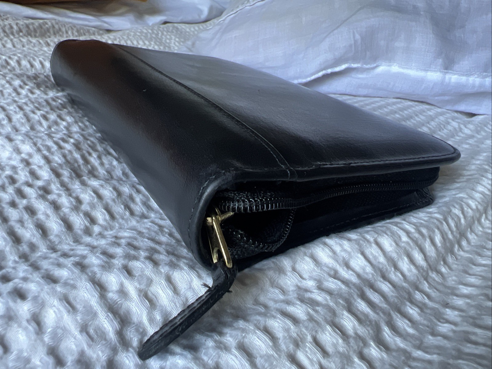 2001 VINTAGE COACH ZIP AROUND ORGANIZER BLACK LEATHER 6 BY 9 INCHES