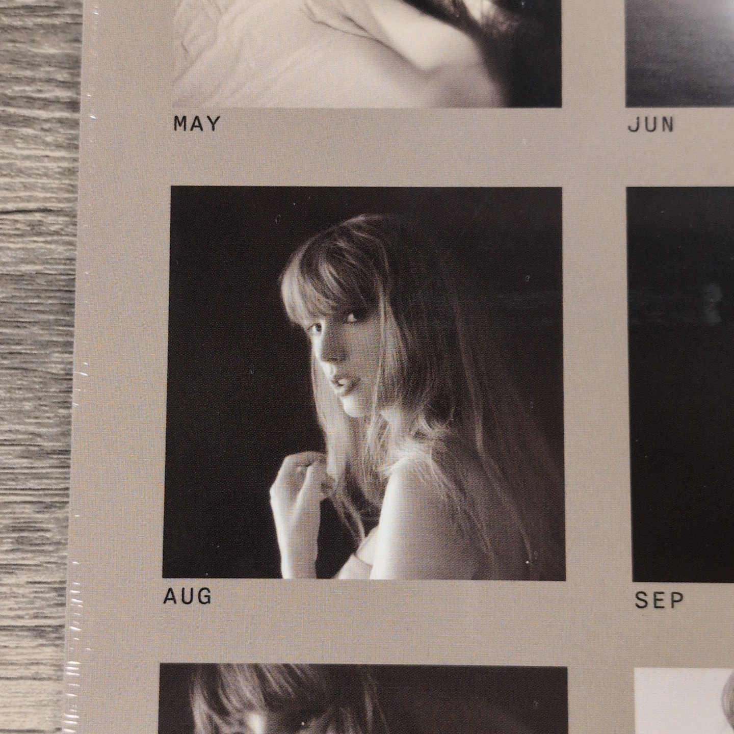 Taylor Swift L 2026 12×24″ Hanging 18 In Monthly Square Wal Calendar NEW