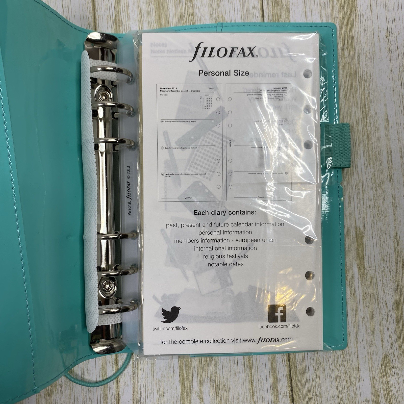 The Filofax Domino Patent Leather Organizer – A5 Turquoise – 022515