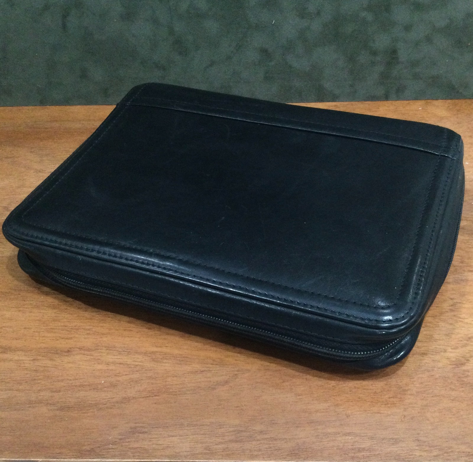 Vintage Franklin Covey 8×10 Planner Black Leather Zip-Around 7-Ring Pgs Included