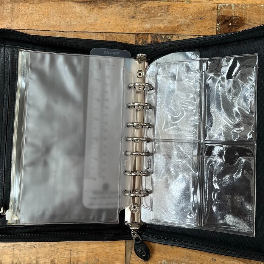 Black Genuine Leather Day-Timer Organizer 7-Ring Binder 10.5″ Zip Around Closure