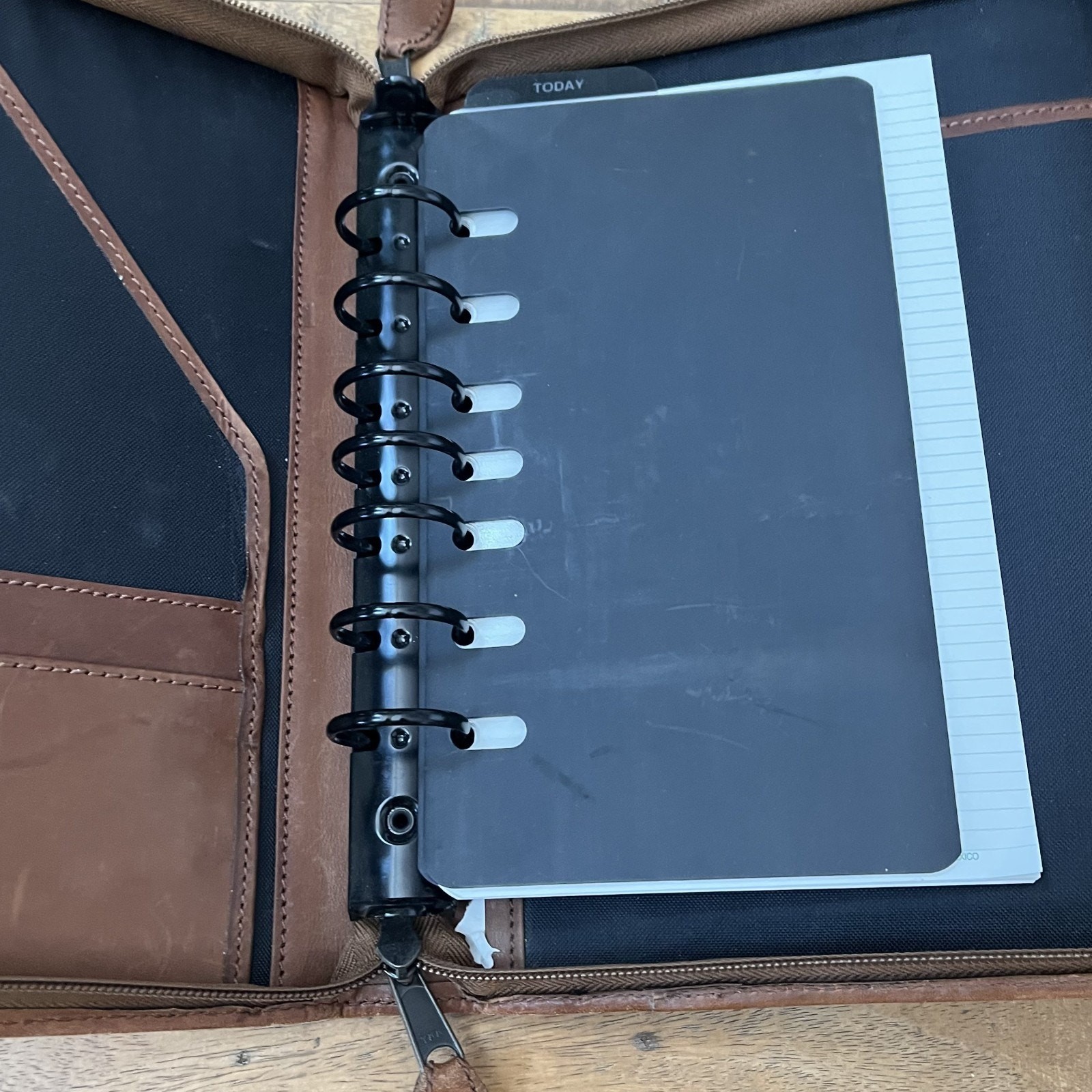 Vintage Day-Timer Genuine Leather Planner 7 Ring Organizer W/Zipper