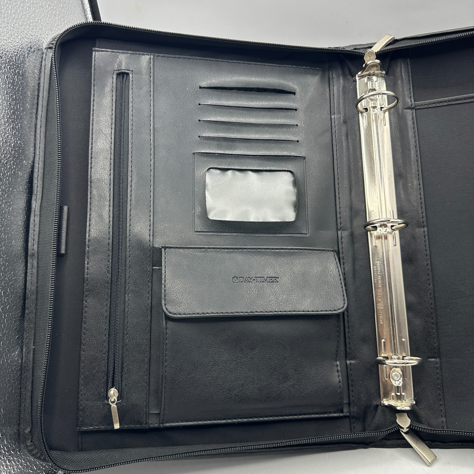 Day Timer Black Leather Zip 3 Ring Binder 11 x 14 in Briefcase Portfolio Handles