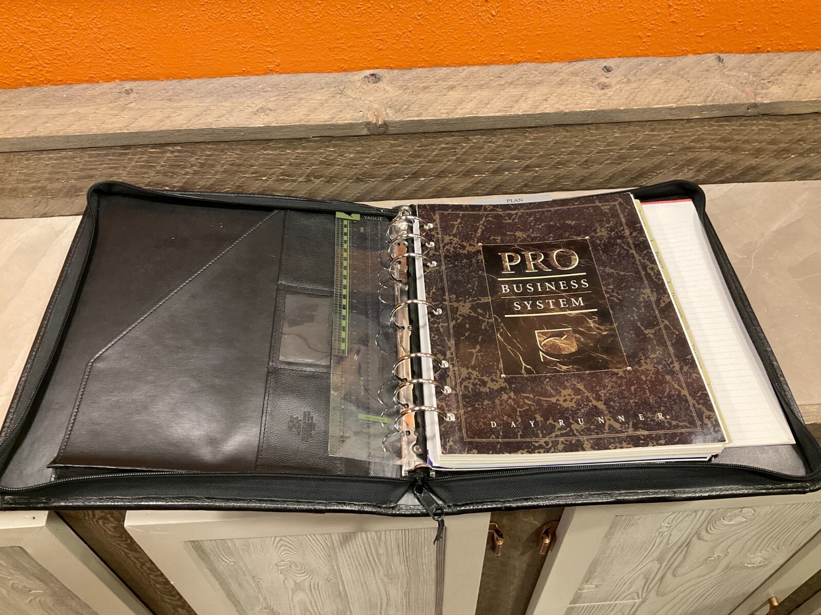 Vintage Day Runner Pro Business System Inserts Black Leather 7 Ring Handles