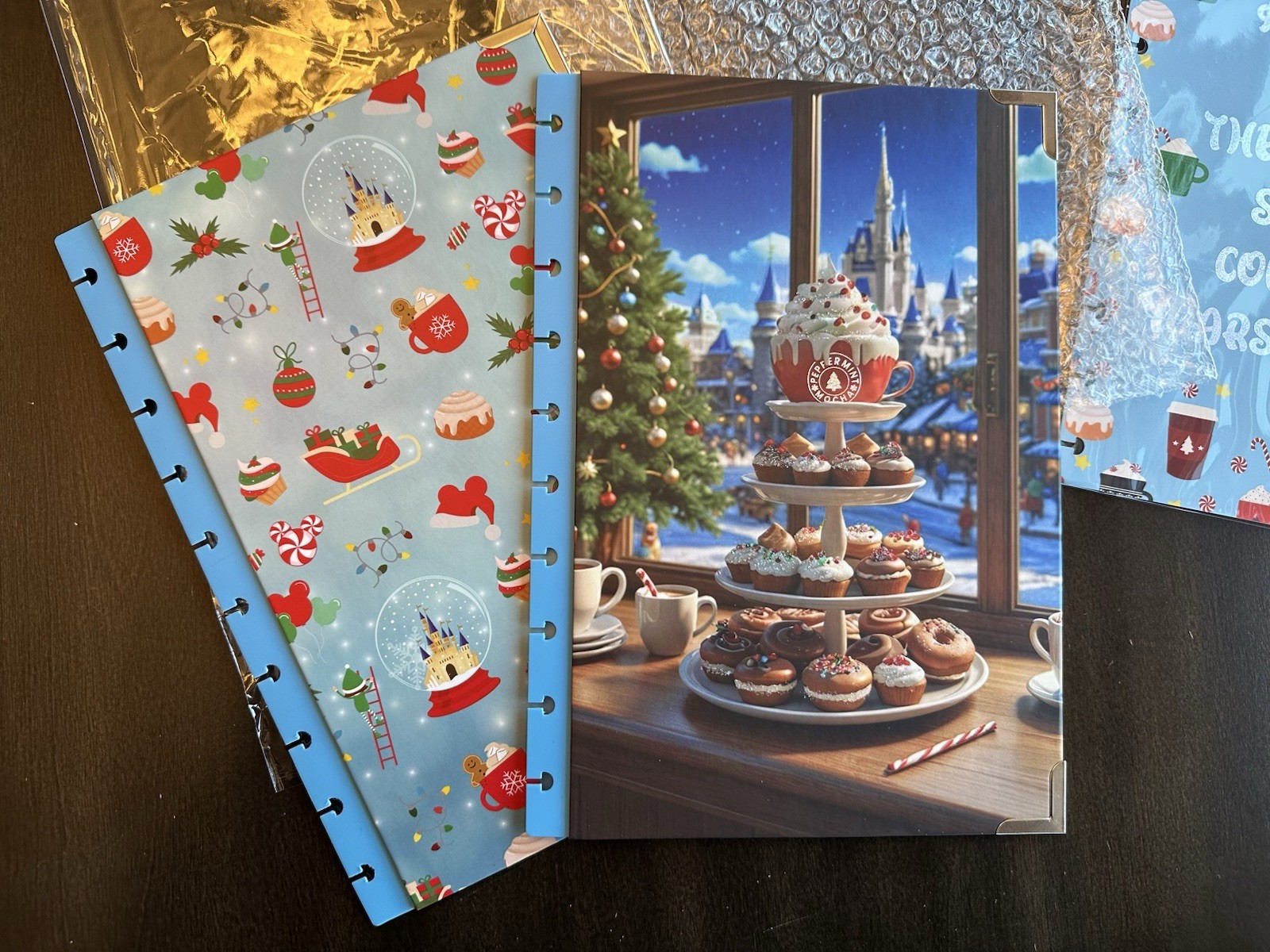 Daily Grind Planner Disney 609/750 Peppermint Mocha Cover With Dividers And Pen