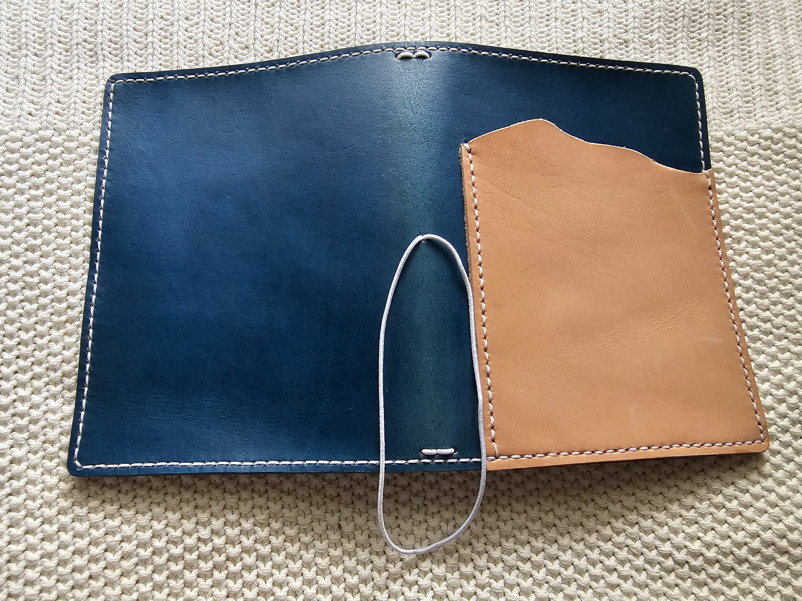 Idaho Leather Works Hand Dyed Leather B6 Traveler’s Notebook – Blue w/ Pocket