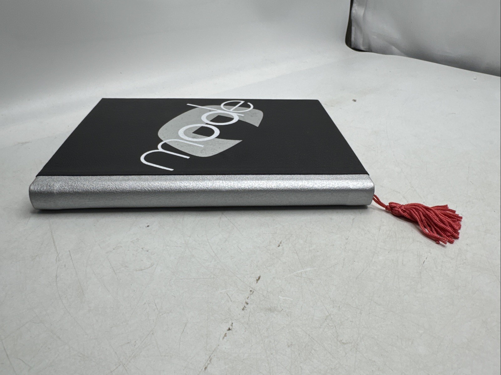 DISNEY EDNA MODE INCREDIBLES 2 BLACK FAUX LEATHER JOURNAL Lb 8×6”