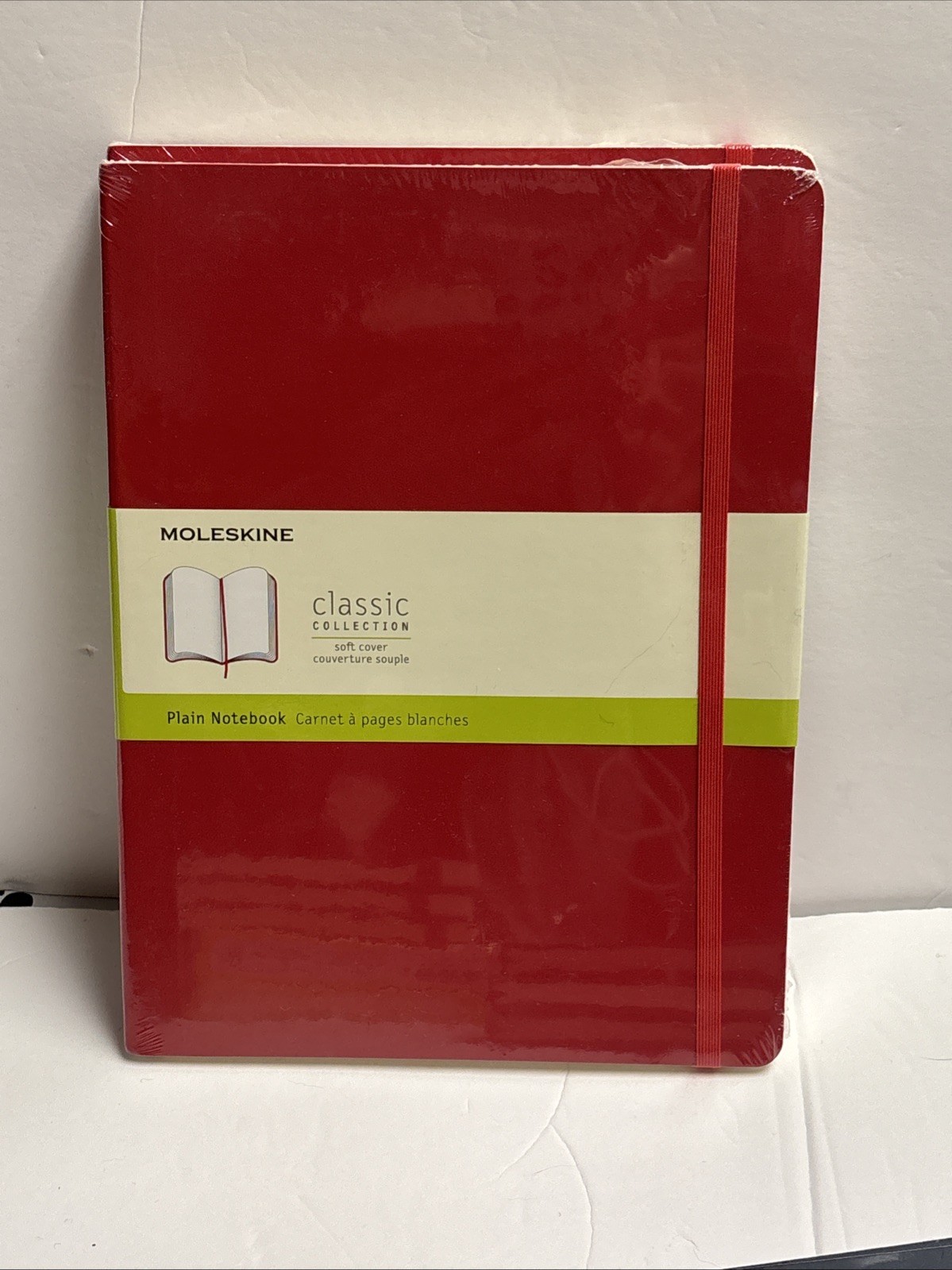 MOLESKINE CLASSIC PLAIN NOTEBOOK, EXTRA LARGE, RED HARD COVER 192 Pages