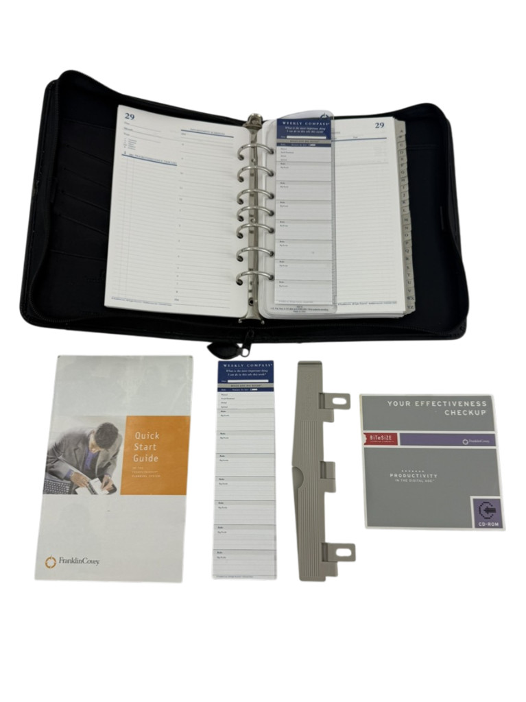 Franklin Covey Vintage Classic Zip Around 7 Ring Binder Planner NEW Pages Insert
