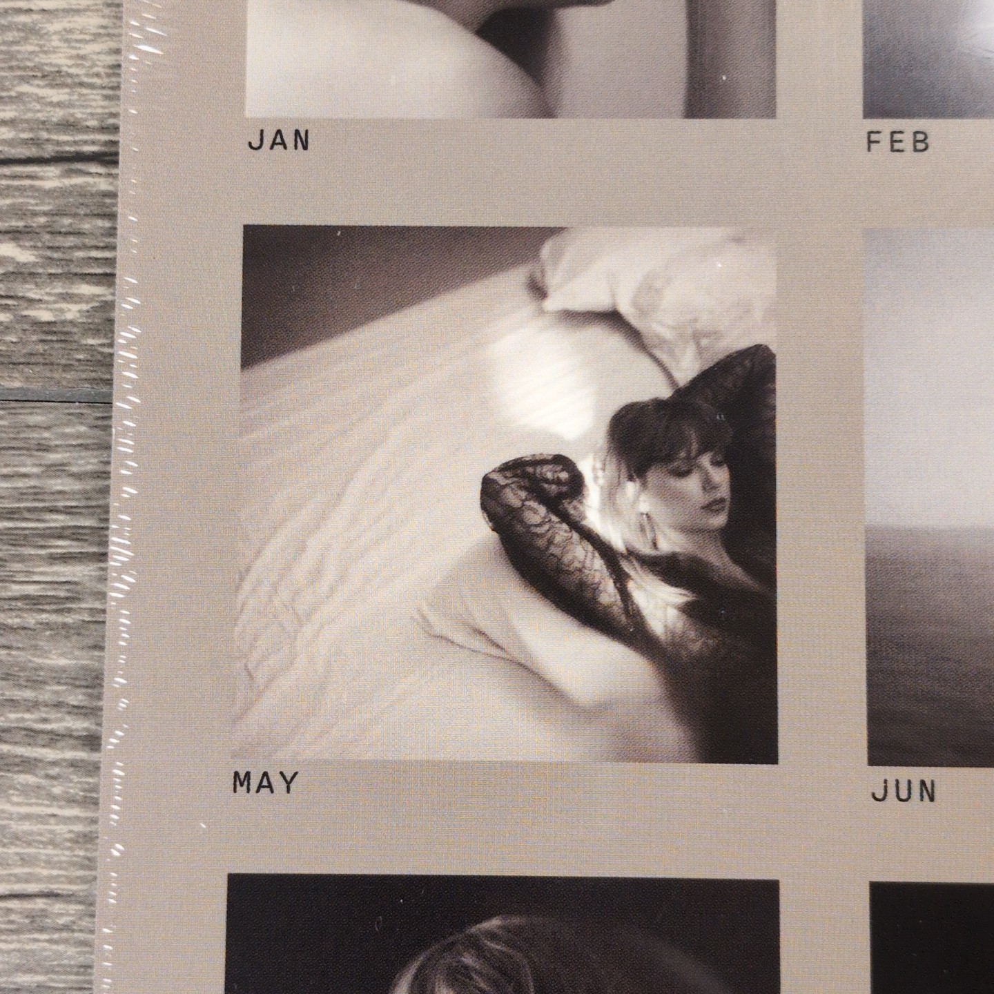 Taylor Swift L 2026 12×24″ Hanging 18 In Monthly Square Wal Calendar NEW