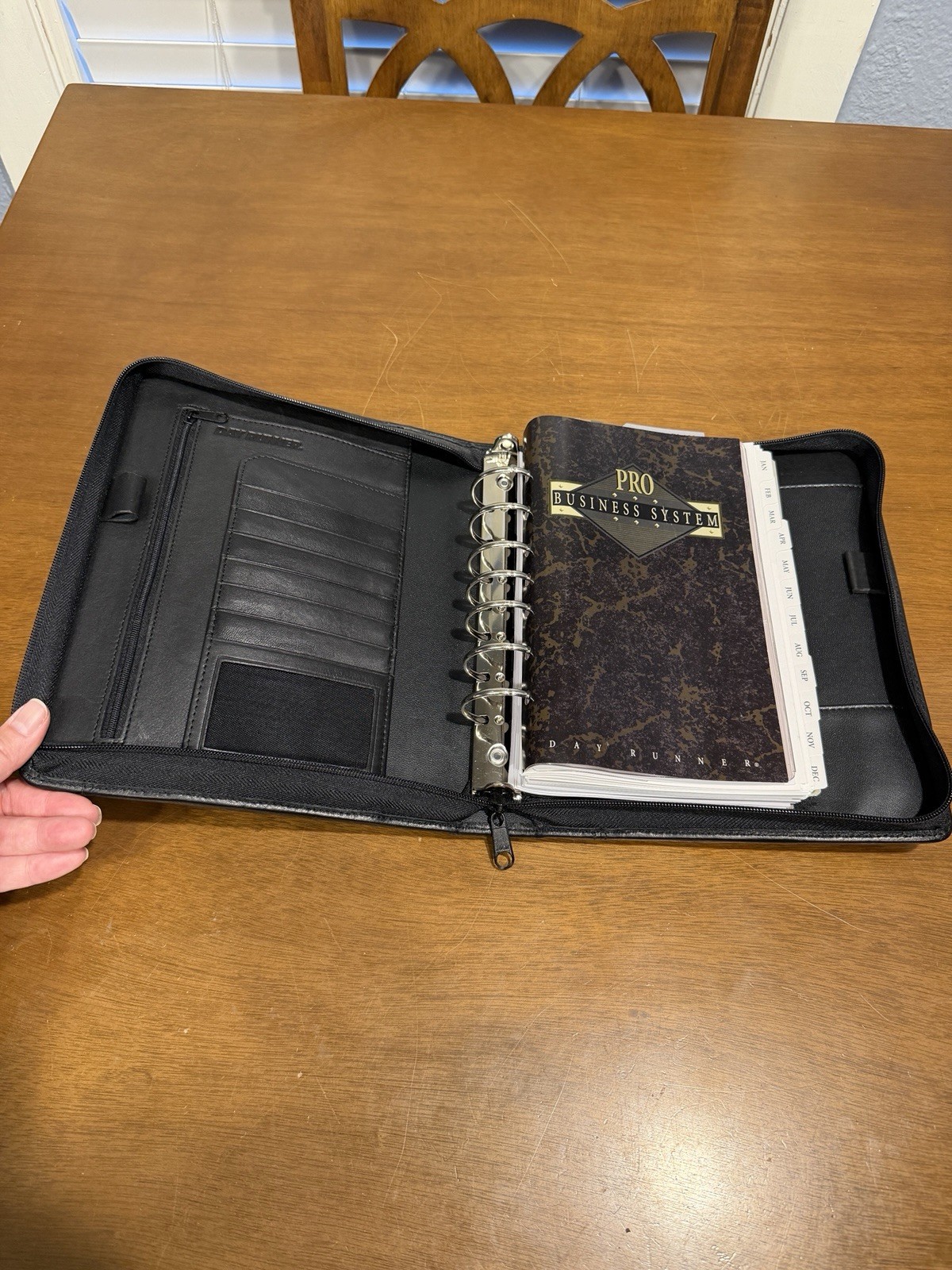 Vintage Day Runner Pro Business System Black Leather 7-Ring Binder Planner 8×10”
