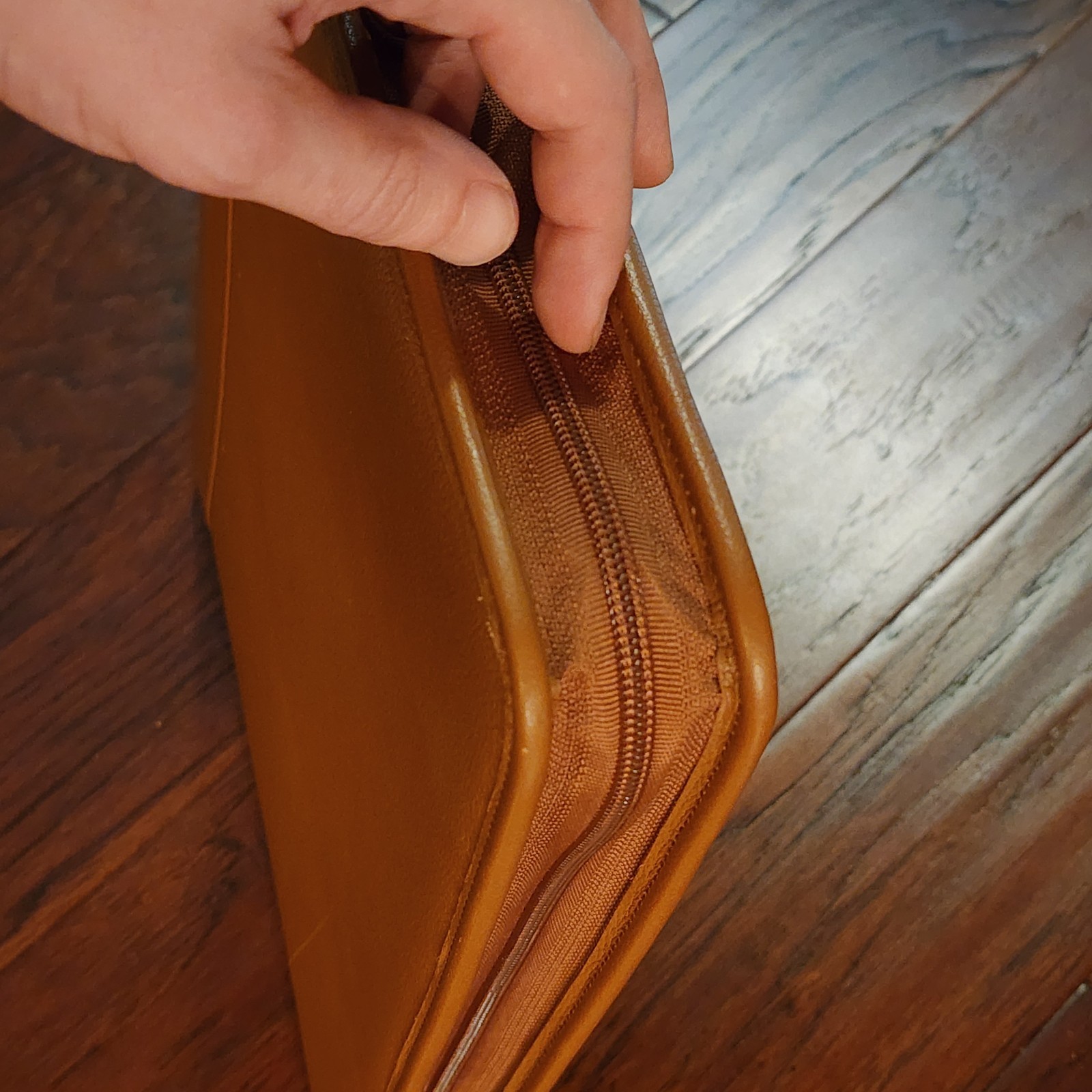 Levenger 12″ x 13.5″ Brown Leather Folio Full-Zip Portfolio Note Pad Handle