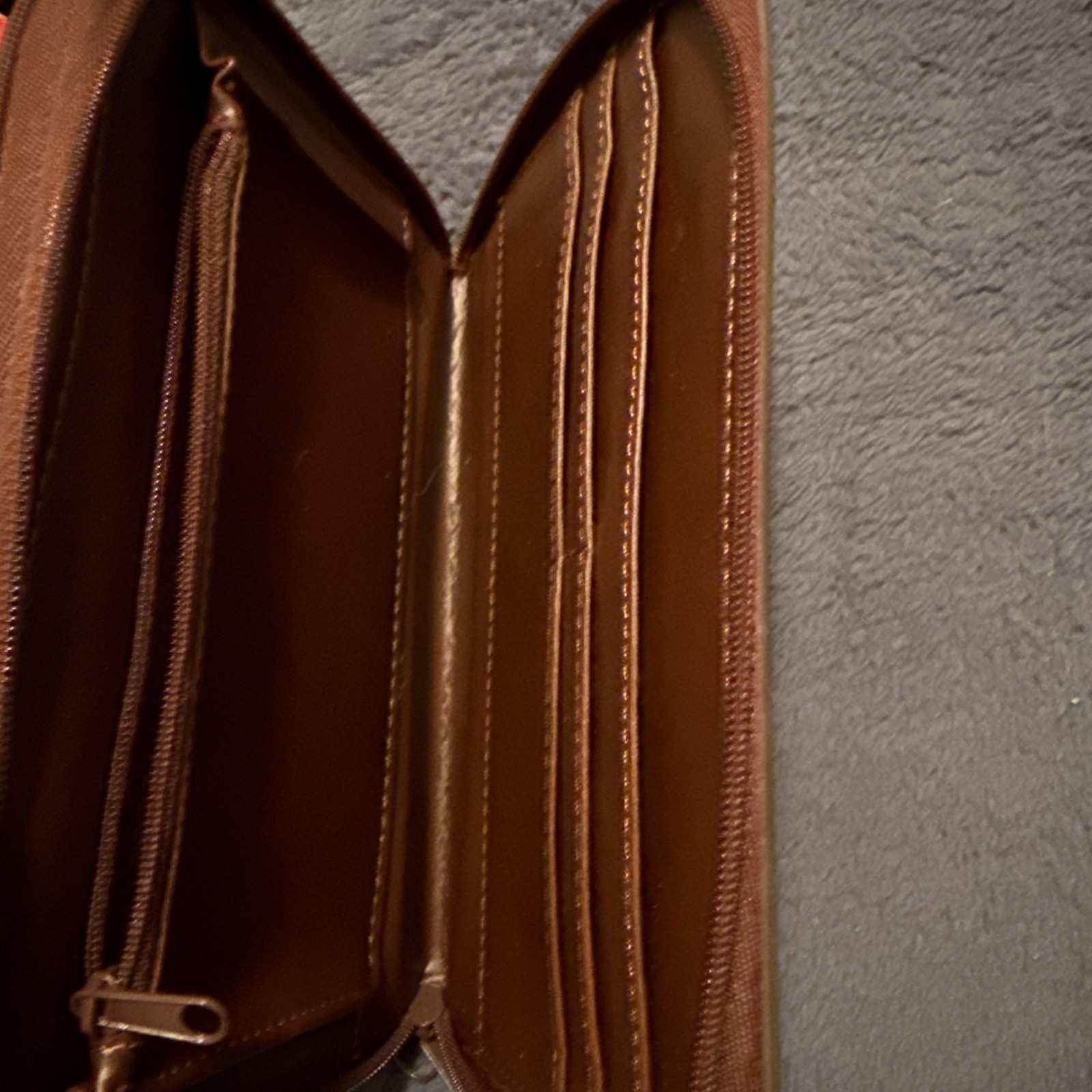 Vintage Enzo Baglioni brown zip-around day planner organizer.