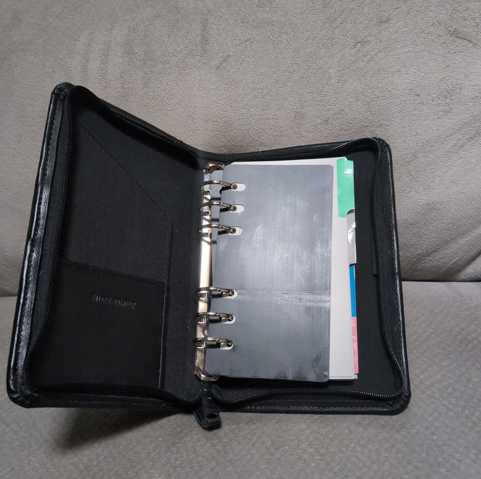 Day Timer Binder Black Leather 7 Ring 1″ Zip Up VTG 90s