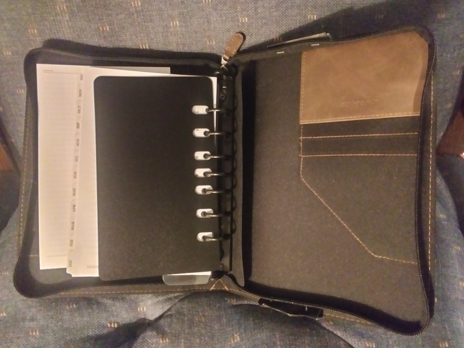 AT-A-GLANCE Undated Starter Set Planner Brown Zipper Binder #031-0140-04