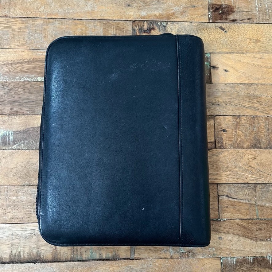 Black Genuine Leather Day-Timer Organizer 7-Ring Binder 10.5″ Zip Around Closure