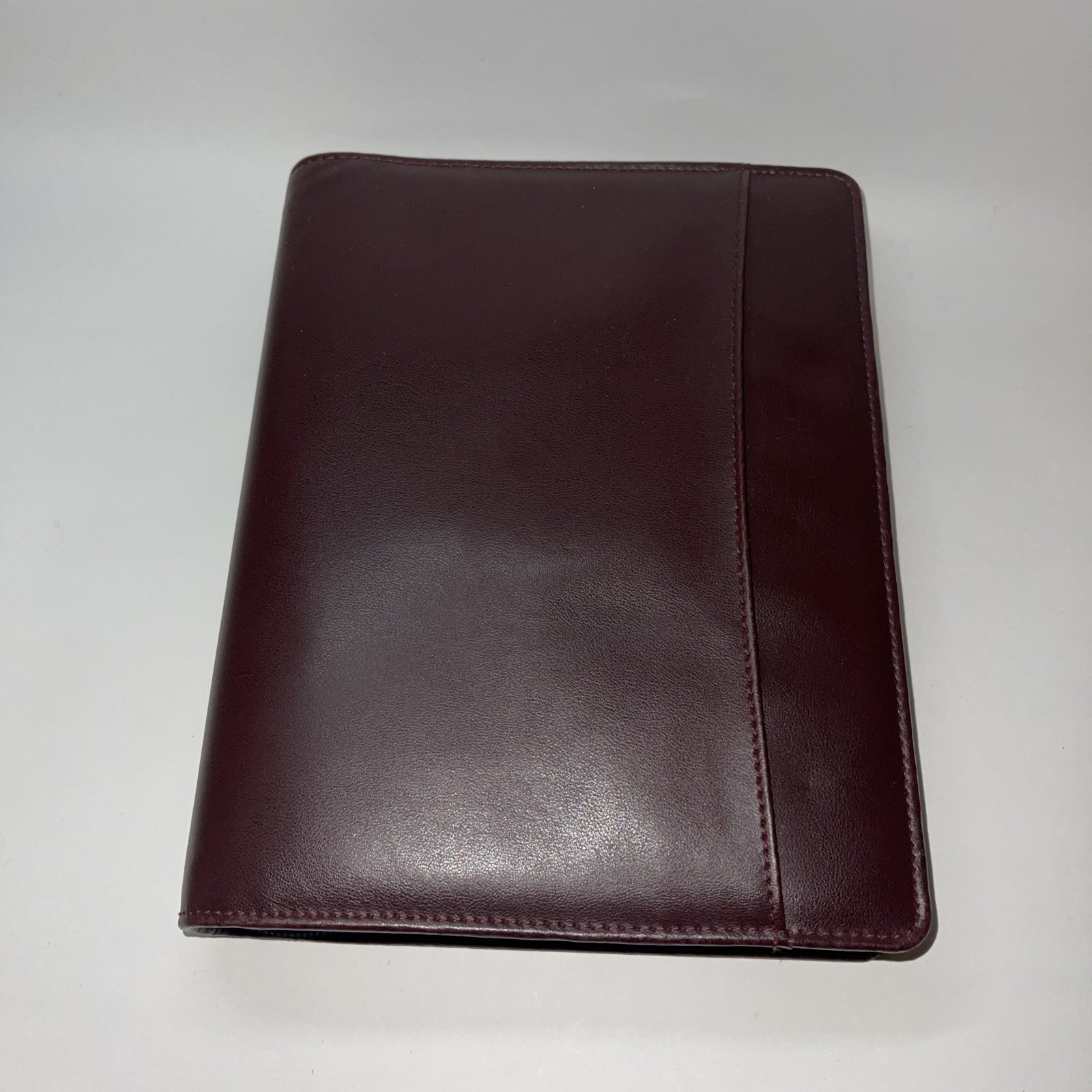 Lot Of 2 Dayrunner Burgundy/Brown Planners 8×10”🍀 Zip Around With Some Inserts