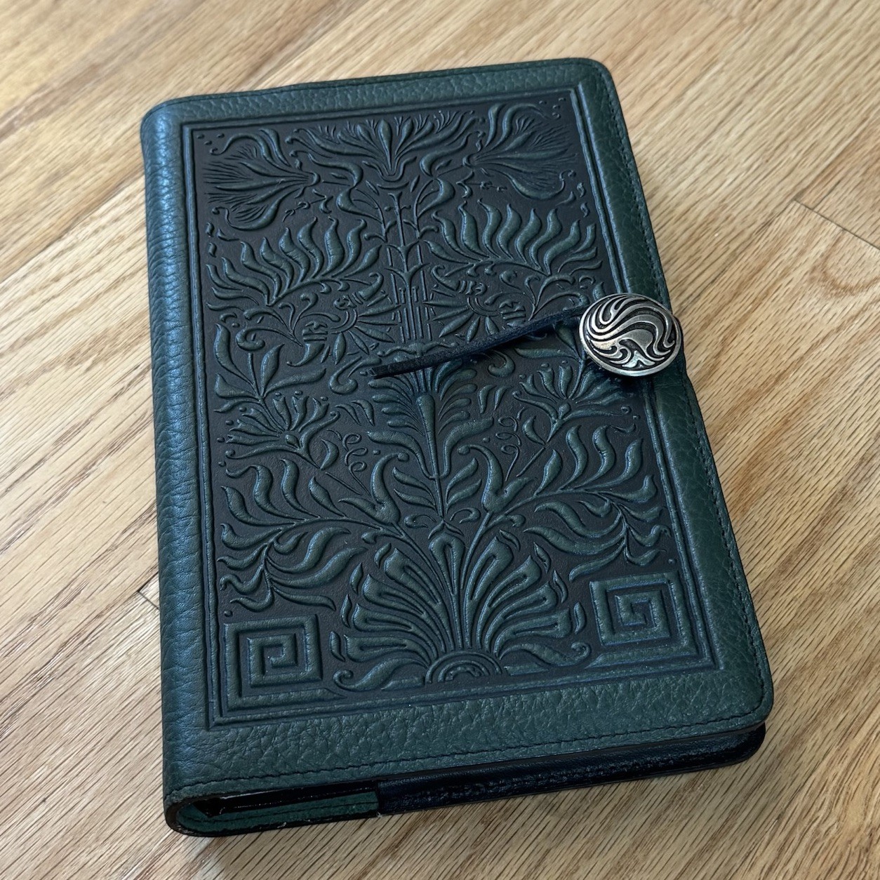 Oberon Design 6” x 9” Green Celtic ‘Thistle’ Leather Journal Cover & Insert READ