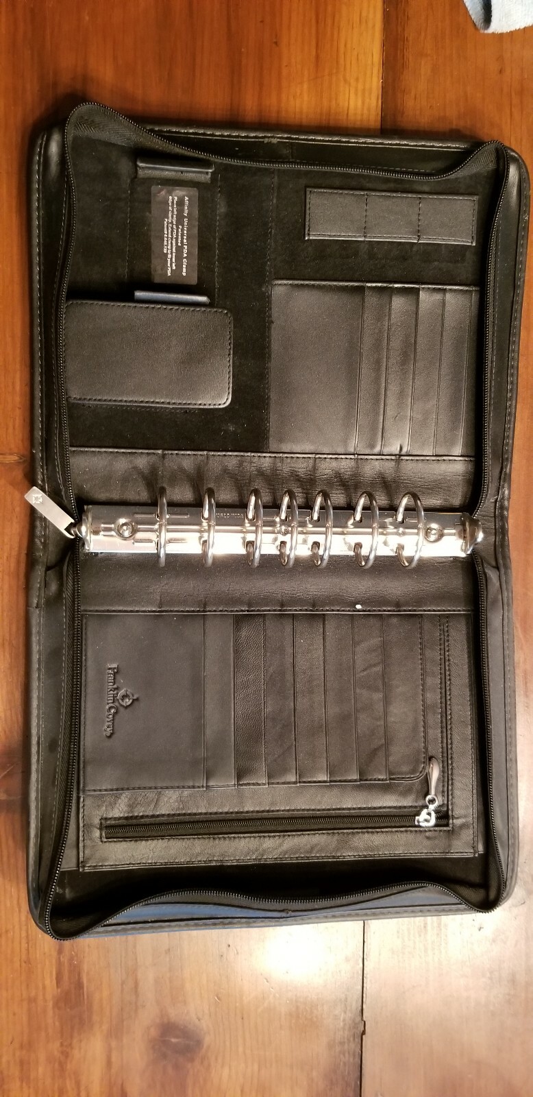 Franklin Covey Classic Black 1 1/2″ Ring Zip Binder