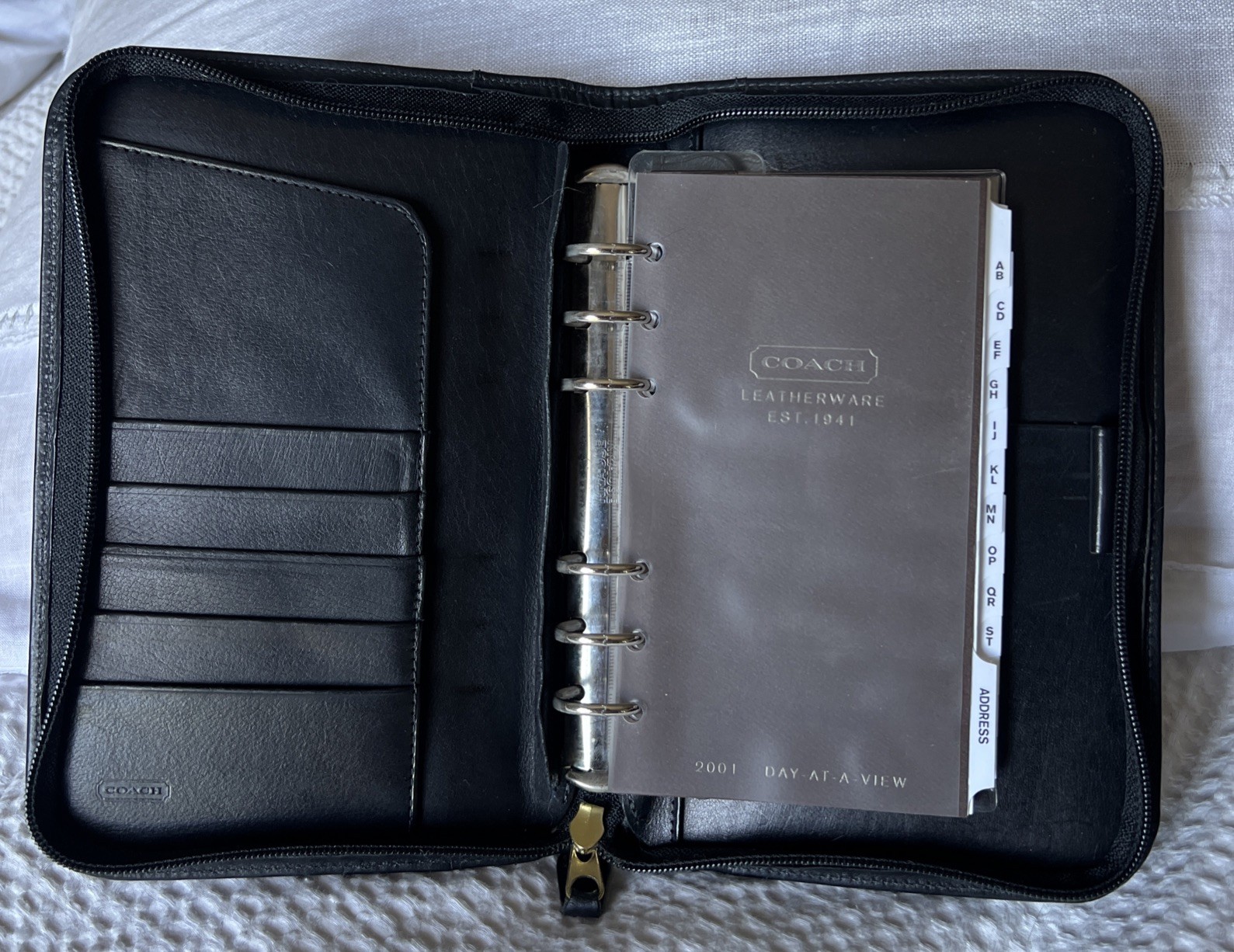 2001 VINTAGE COACH ZIP AROUND ORGANIZER BLACK LEATHER 6 BY 9 INCHES