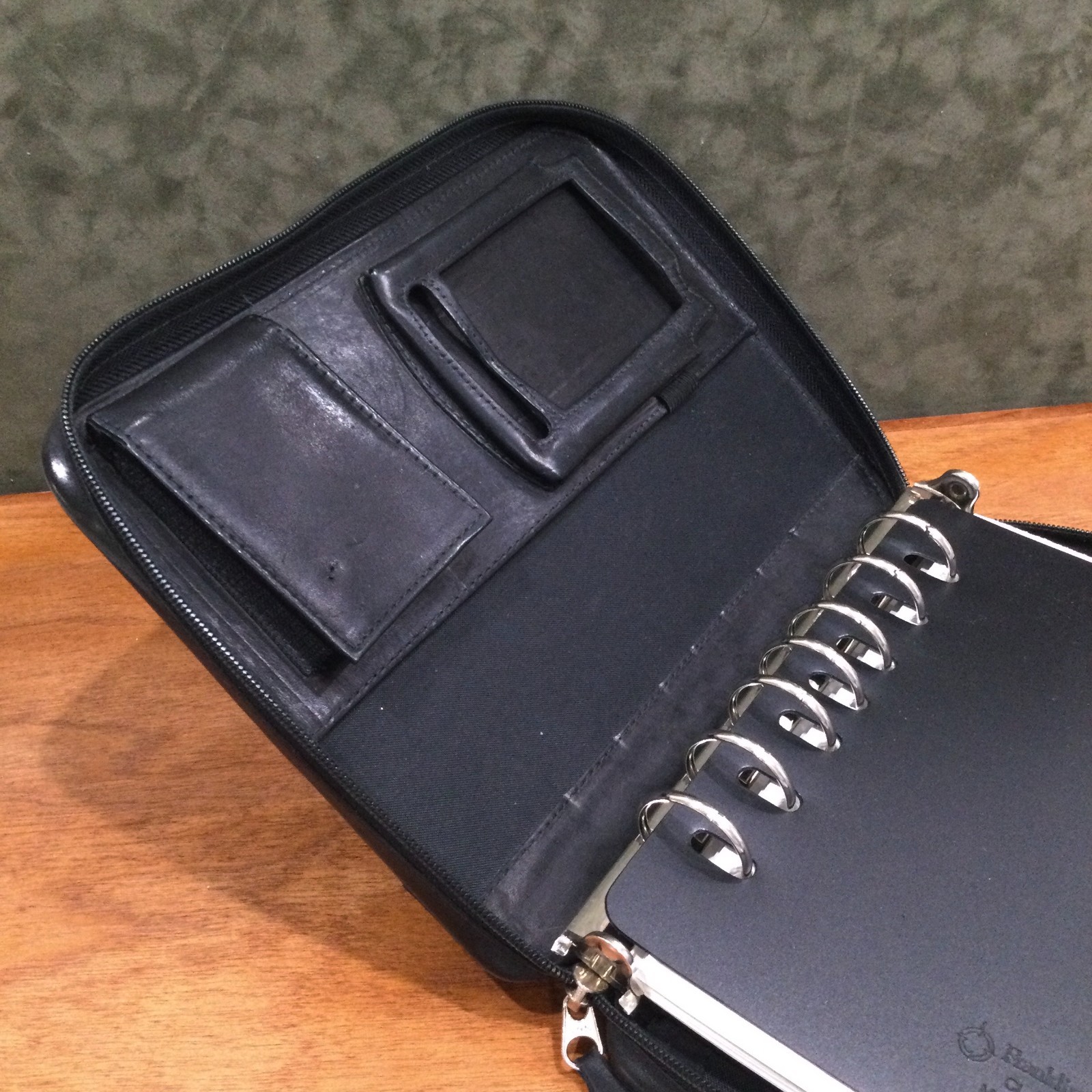 Vintage Franklin Covey 8×10 Planner Black Leather Zip-Around 7-Ring Pgs Included
