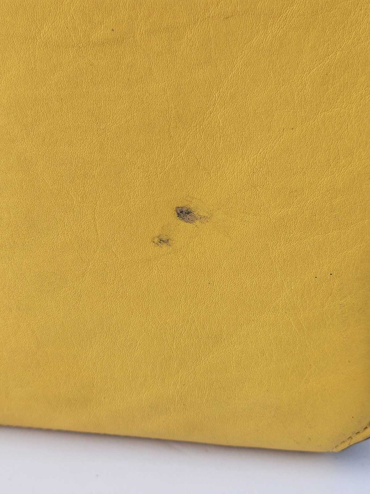 Coach Portfolio Zip Around Yellow Leather Front Pocket