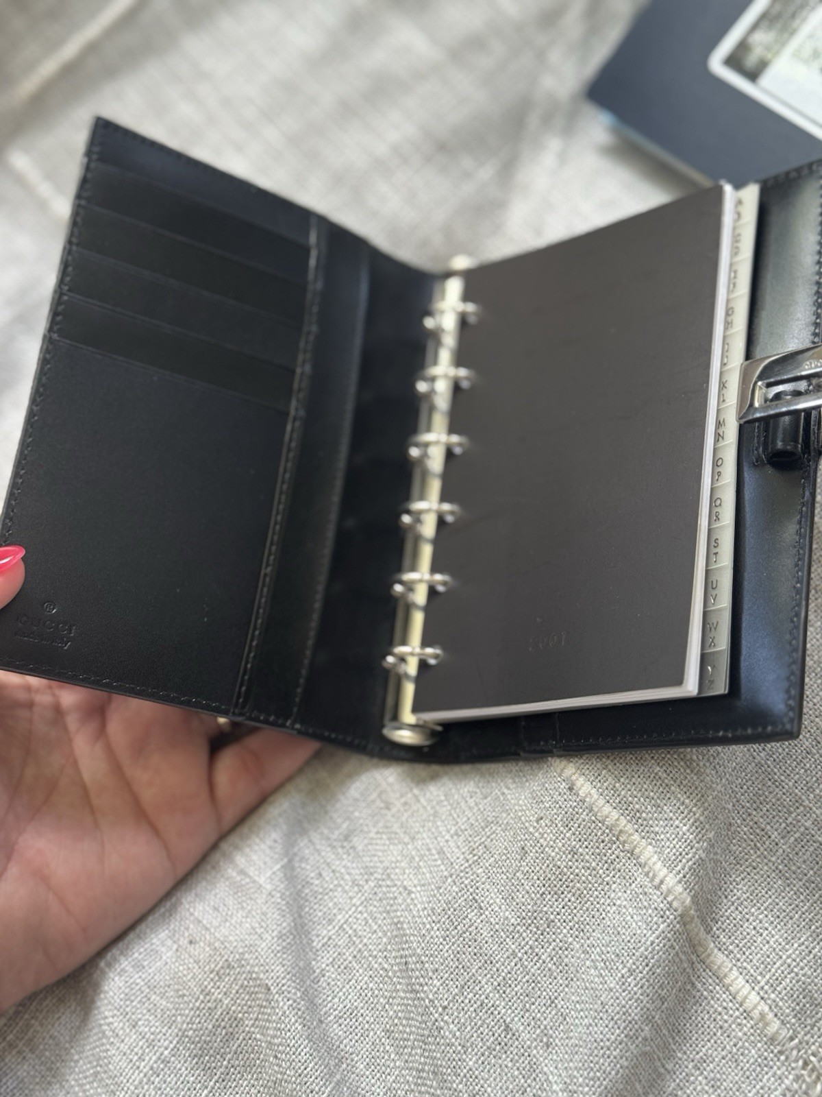 Gucci 2011 Leather Pocket Ring Binder Organizer Agenda/Passport Holder