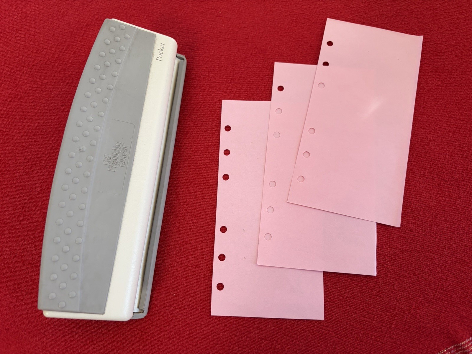 VTG Franklin Covey QUEST 6 Hole POCKET Size Paper Punch, White Grey Rubber Grip