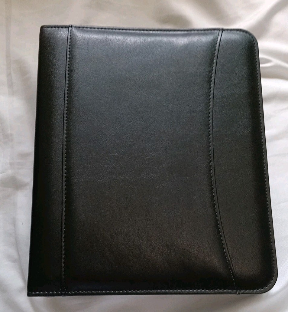 At A Glance Planner Organizer Black Faux Leather 7 Rings 8.5×10.25×2, 008745