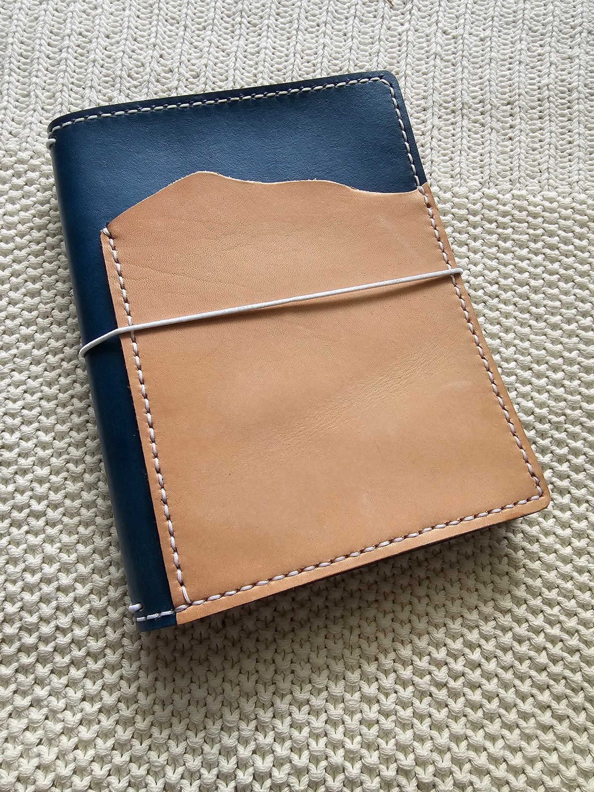 Idaho Leather Works Hand Dyed Leather B6 Traveler’s Notebook – Blue w/ Pocket