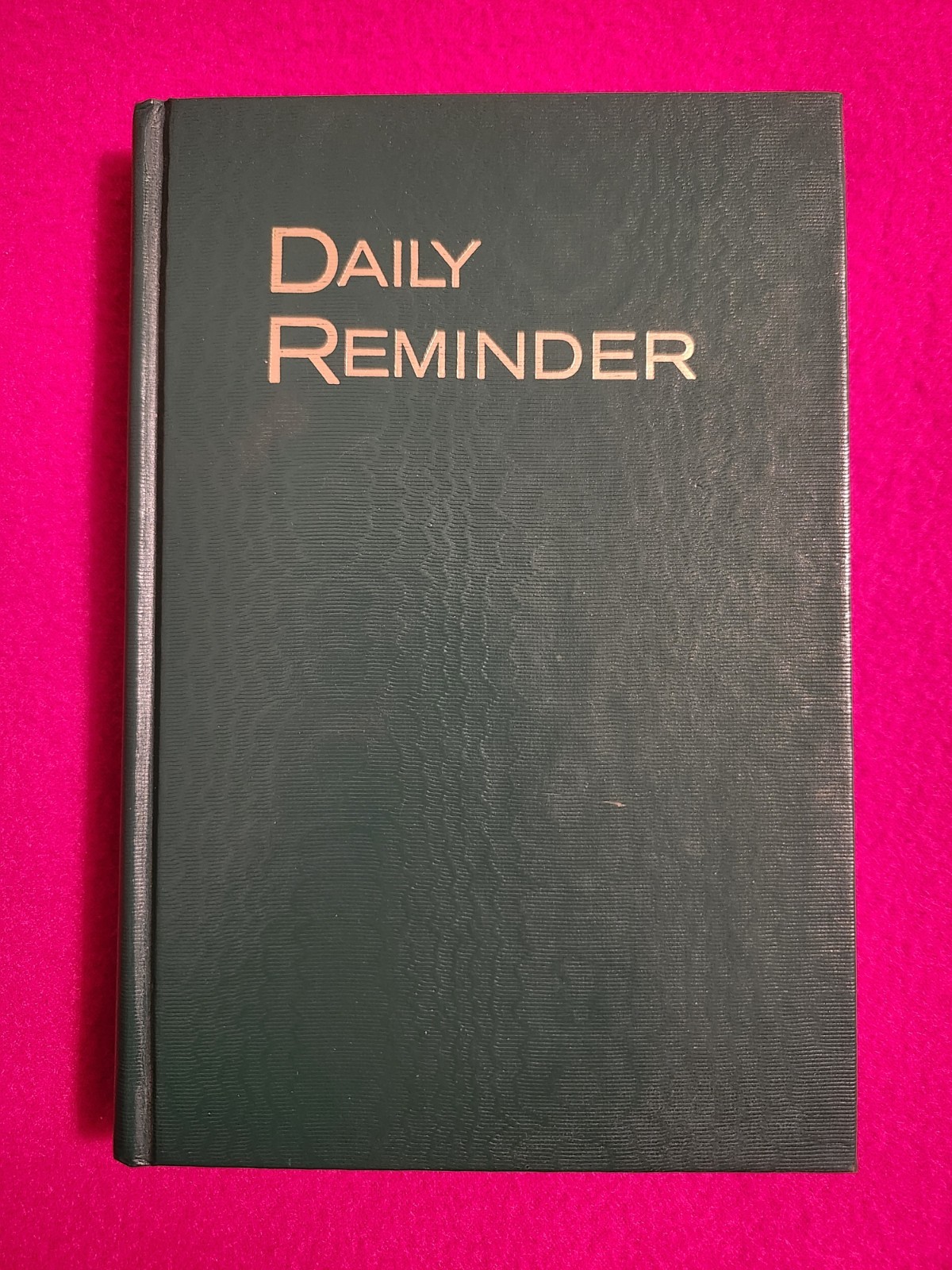 THE STANDARD DIARY FOR ANY YEAR DAILY REMINDER GREEN HARDCOVER NEW.