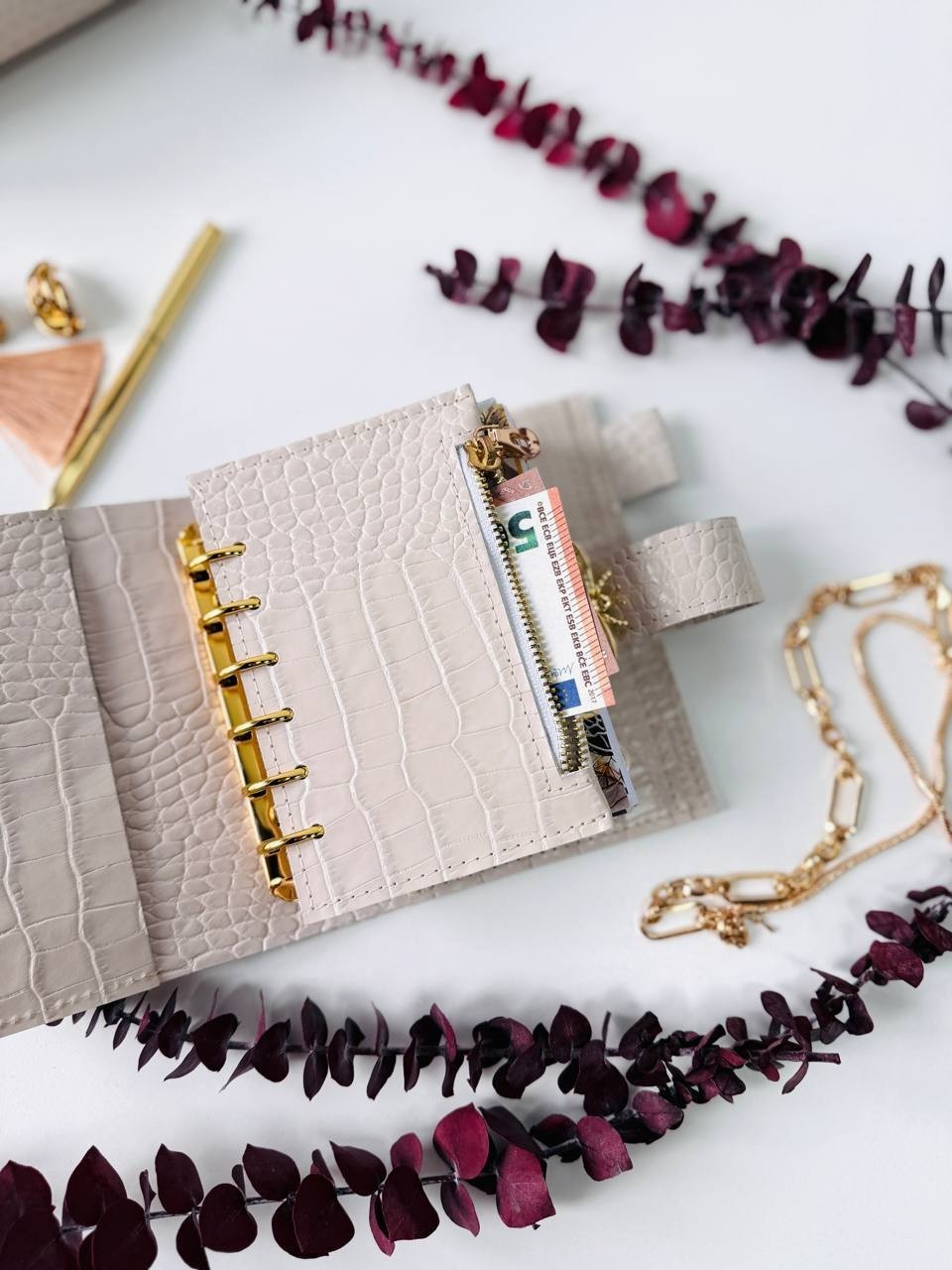 Elegant A7 Mini Planner dated 2026 in a Storage Case – Natural Italian Leather.