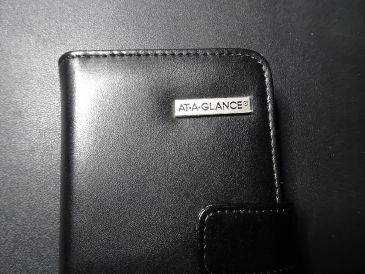 AT-A-GLANCE Undated Windsor Slim Profile Monthly Set, Black Pocket, 3-1/2×6-1/2″