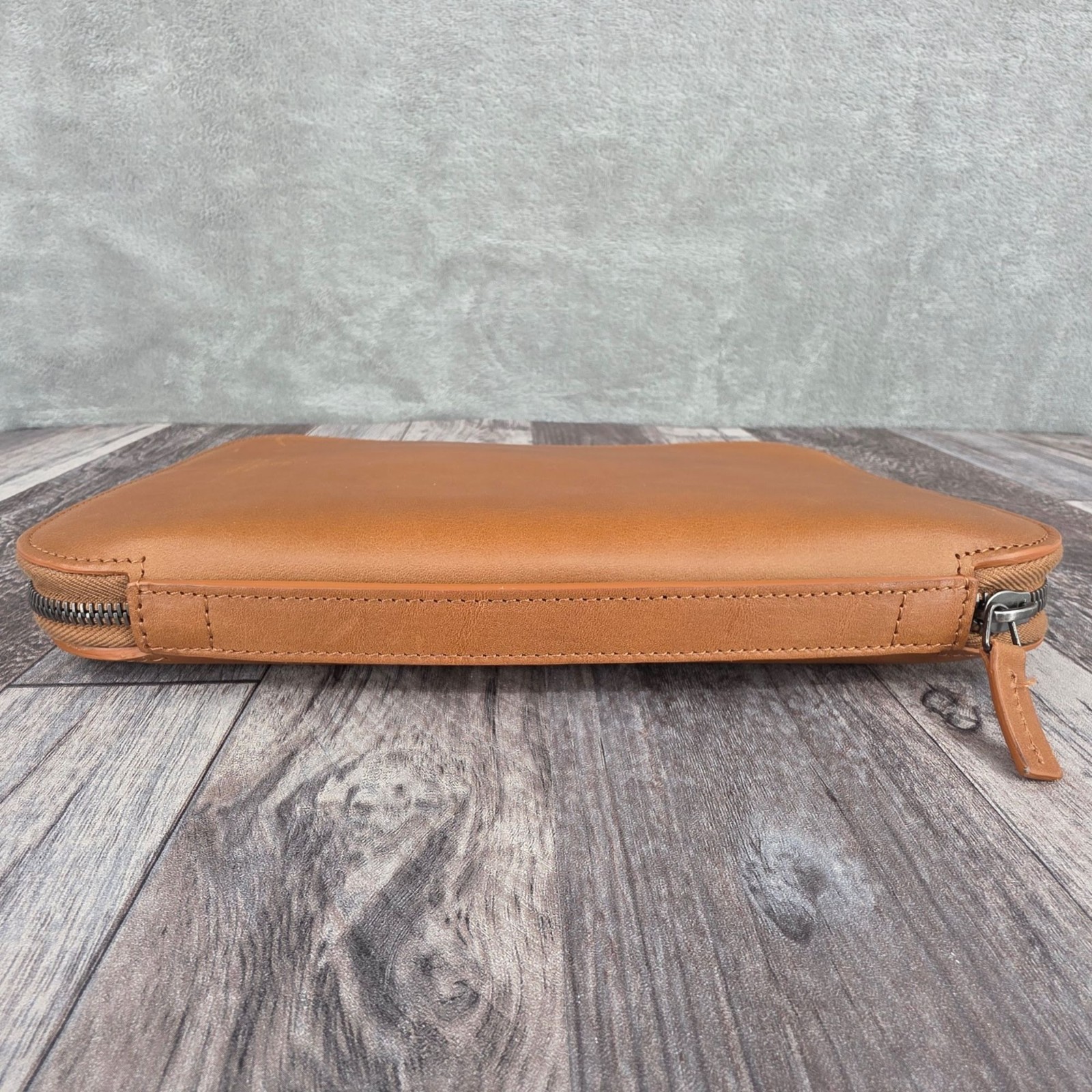 This is Ground TIG Mod Tablet 4 Leather Organizer Zip Around Toffee No Inserts