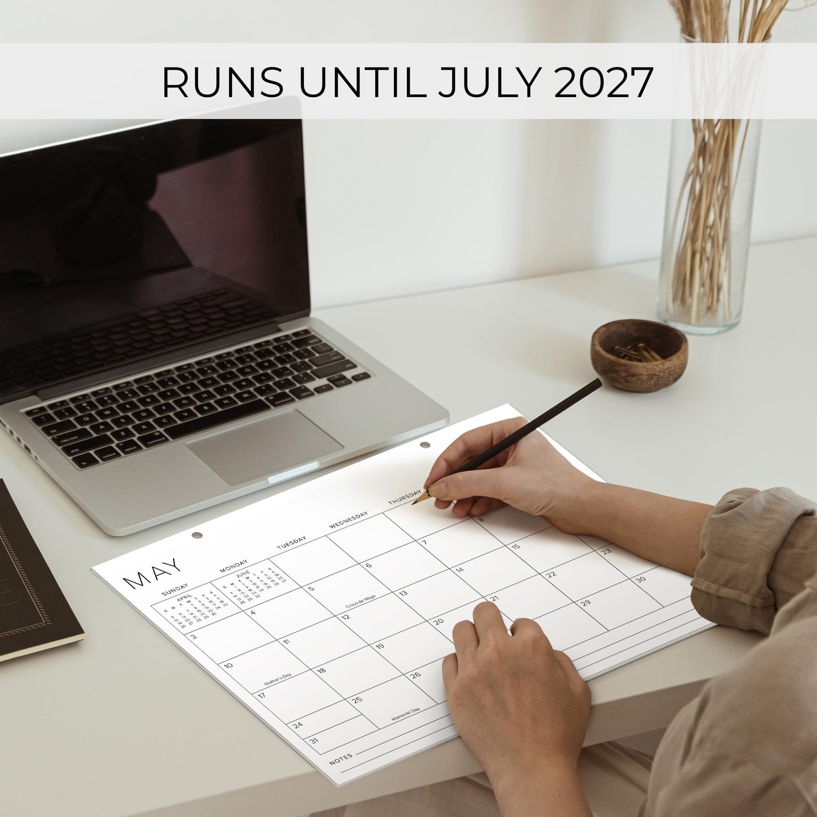 Aesthetic 2026 Desk Calendar 16″ x 12″ – Runs From January 2026 White-Black
