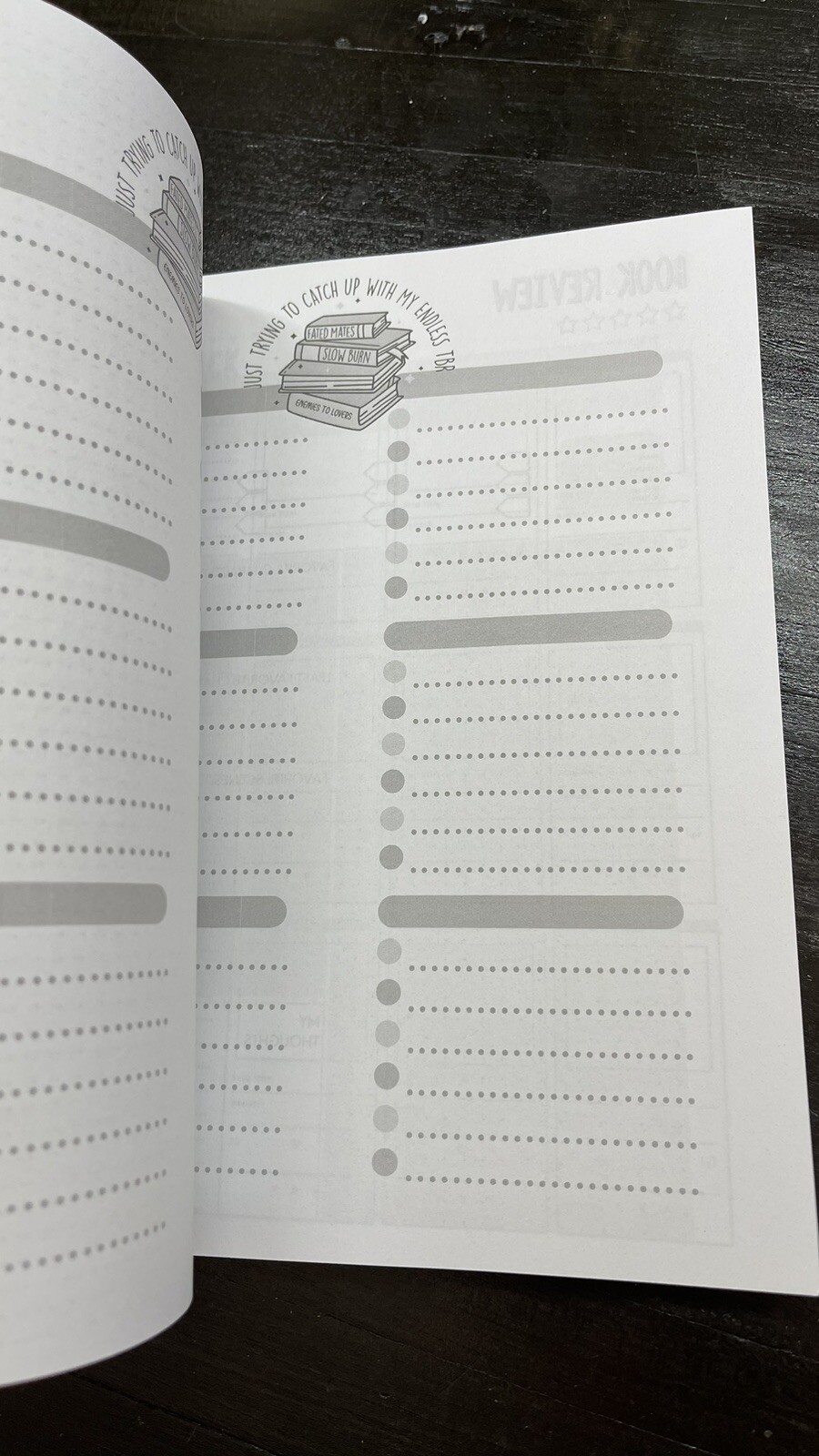 Reading Journal Tracker Moody Cute Dark Aesthetic 200 Pages