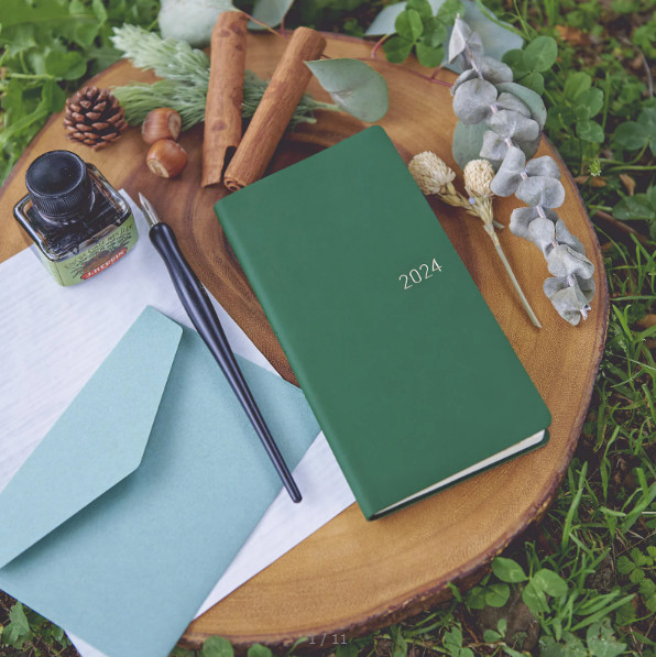 Hobonichi Techo 2024 Weeks Smooth Sangria/ Forest Green ENG/JPN JAPAN NEW