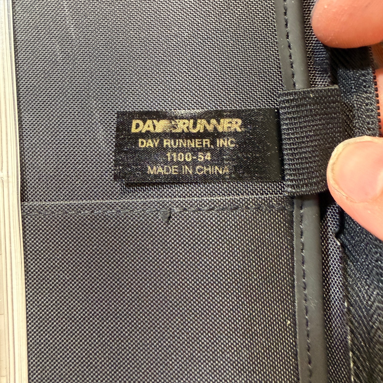 Dayrunner Planner 3 Ring 8×10 Black Zip Around Pockets Organizer Y2K