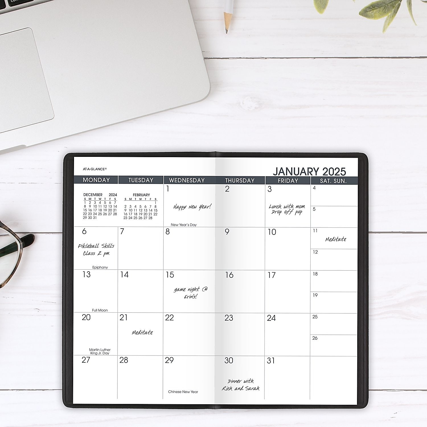 2025/2026 At-A-Glance Monthly Planner Black (3.5″ x 6″) 70-024-05