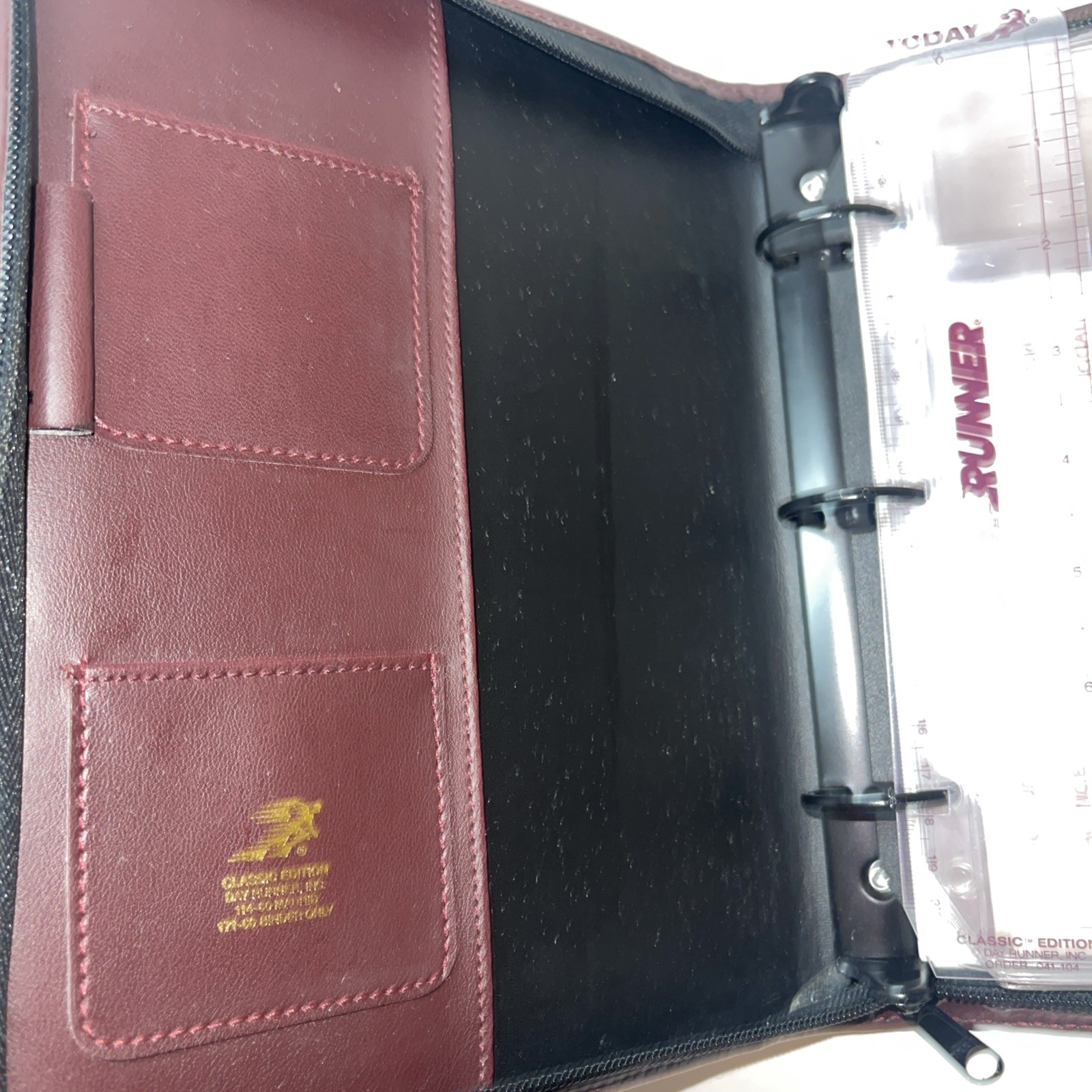 Lot Of 2 Dayrunner Burgundy/Brown Planners 8×10”🍀 Zip Around With Some Inserts